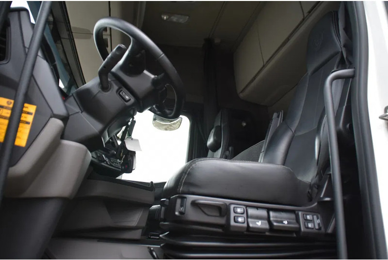 Scania R 460 NGS 6x4NB - SUPER - FULL AIR - RETARDER - 96 TKM - PARK. AIRCO - HYDRAULIC SYSTEM - LED - LEATHER SEATS - EXCELLENT CONDIT - Trekker: afbeelding 4 Scania R 460 NGS 6x4NB - SUPER - FULL AIR - RETARDER - 96 TKM - PARK. AIRCO - HYDRAULIC SYSTEM - LED - LEATHER SEATS - EXCELLENT CONDIT - Trekker: afbeelding 4