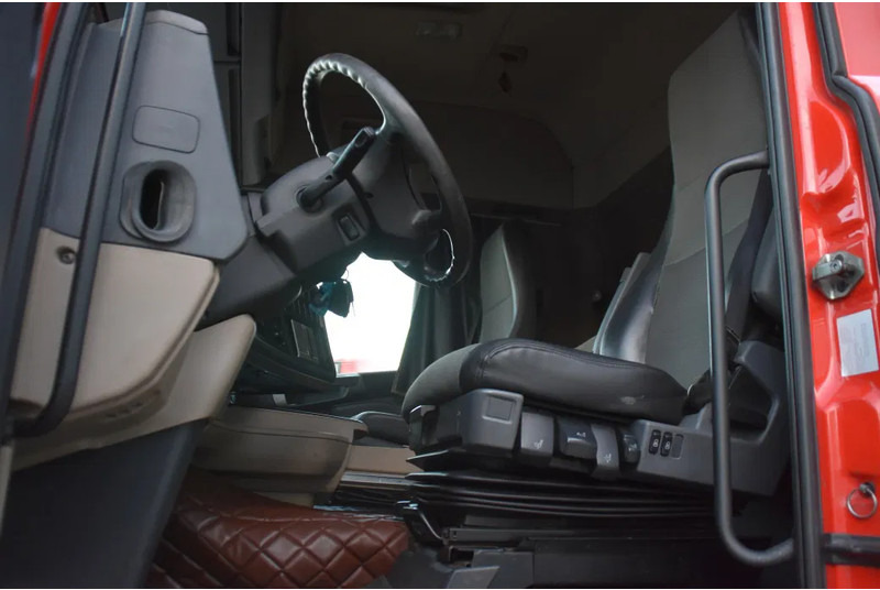 Scania R450 HL 6x2/4 - SCR ONLY - EURO 6 - 955 TKM - AIRCO - CAB HEATER - 2 x FUEL TANKS - SPECIAL EXHAUST PIPES - - Trekker: afbeelding 4 Scania R450 HL 6x2/4 - SCR ONLY - EURO 6 - 955 TKM - AIRCO - CAB HEATER - 2 x FUEL TANKS - SPECIAL EXHAUST PIPES - - Trekker: afbeelding 4