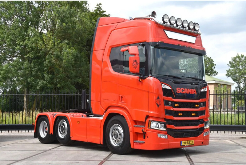 Scania R450 NGS 6x2/4NB - RETARDER - FULL AIR - 748 TKM - LEATHER SEATS - NAVI - 2 x FUEL TANKS - LED LIGHTS - - Trekker: afbeelding 1 Scania R450 NGS 6x2/4NB - RETARDER - FULL AIR - 748 TKM - LEATHER SEATS - NAVI - 2 x FUEL TANKS - LED LIGHTS - - Trekker: afbeelding 1