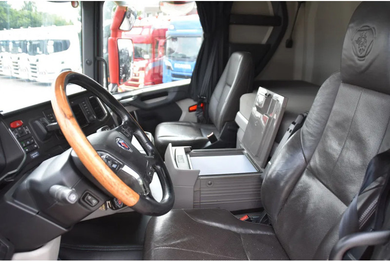 Scania R450 NGS 6x2/4NB - RETARDER - FULL AIR - 748 TKM - LEATHER SEATS - NAVI - 2 x FUEL TANKS - LED LIGHTS - - Trekker: afbeelding 5 Scania R450 NGS 6x2/4NB - RETARDER - FULL AIR - 748 TKM - LEATHER SEATS - NAVI - 2 x FUEL TANKS - LED LIGHTS - - Trekker: afbeelding 5