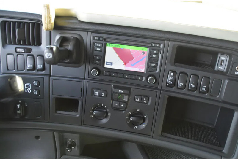 Scania R450 TL 4x2 - RETARDER - 815 TKM - PTO - PARK. AIRCO - NAVI - 2 x FUEL TANKS - GOOD CONDITION - - Trekker: afbeelding 5 Scania R450 TL 4x2 - RETARDER - 815 TKM - PTO - PARK. AIRCO - NAVI - 2 x FUEL TANKS - GOOD CONDITION - - Trekker: afbeelding 5