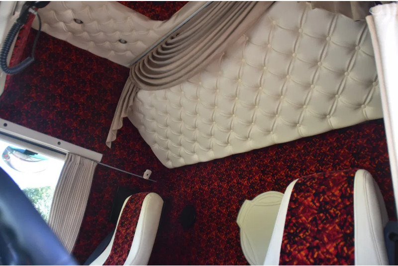 Scania R450 TL 4x2 - SCR ONLY - SPECIAL INTERIOR - TV - 2 x FUEL TANKS - 4 POINT AIR SUSP. REAR - EXCELLENT CONDITION - - Trekker: afbeelding 5 Scania R450 TL 4x2 - SCR ONLY - SPECIAL INTERIOR - TV - 2 x FUEL TANKS - 4 POINT AIR SUSP. REAR - EXCELLENT CONDITION - - Trekker: afbeelding 5