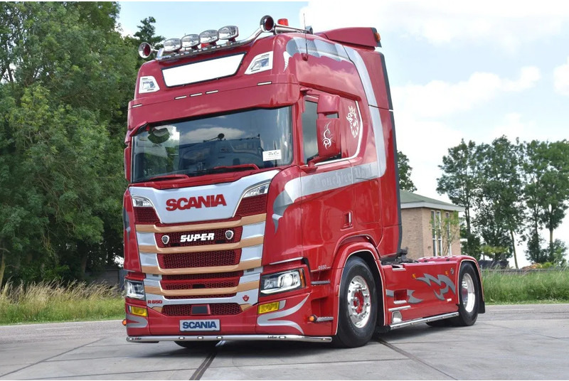 Scania R650 V8 NGS 4x2NB - LIKE NEW - RETARDER - FULL AIR - PARK. AIRCO - 4 POINT AIR SUSP. - 2 x FUEL TANKS - ALCOA'S - - Trekker: afbeelding 2 Scania R650 V8 NGS 4x2NB - LIKE NEW - RETARDER - FULL AIR - PARK. AIRCO - 4 POINT AIR SUSP. - 2 x FUEL TANKS - ALCOA'S - - Trekker: afbeelding 2
