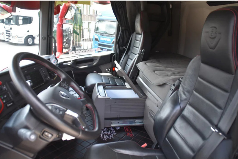 Scania R650 V8 NGS 4x2NB - LIKE NEW - RETARDER - FULL AIR - PARK. AIRCO - 4 POINT AIR SUSP. - 2 x FUEL TANKS - ALCOA'S - - Trekker: afbeelding 5 Scania R650 V8 NGS 4x2NB - LIKE NEW - RETARDER - FULL AIR - PARK. AIRCO - 4 POINT AIR SUSP. - 2 x FUEL TANKS - ALCOA'S - - Trekker: afbeelding 5
