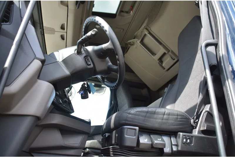 Scania S450 NGS 4x2NB - FULL AIR - RETARDER - ACC - PARK. AIRCO - 2 x FUEL TANKS - TOP CONDITION - - Trekker: afbeelding 4 Scania S450 NGS 4x2NB - FULL AIR - RETARDER - ACC - PARK. AIRCO - 2 x FUEL TANKS - TOP CONDITION - - Trekker: afbeelding 4