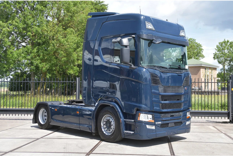 Scania S450 NGS 4x2NB - RETARDER - 662 TKM - FULL AIR - AIRCO - 2 x FUEL TANKS - TOP CONDITION - - Trekker: afbeelding 2 Scania S450 NGS 4x2NB - RETARDER - 662 TKM - FULL AIR - AIRCO - 2 x FUEL TANKS - TOP CONDITION - - Trekker: afbeelding 2
