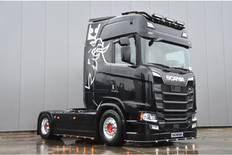Scania S580 V8 NGS 4x2NB - HYDRAULICS - FULL AIR - RETARDER - 541 TKM - PARK. AIRCO - TV - PTO - ALCOA'S - LED - - Trekker: afbeelding 2 Scania S580 V8 NGS 4x2NB - HYDRAULICS - FULL AIR - RETARDER - 541 TKM - PARK. AIRCO - TV - PTO - ALCOA'S - LED - - Trekker: afbeelding 2