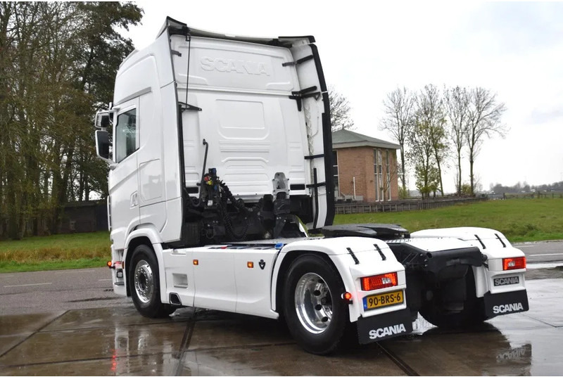 Scania S660 V8 NGS 4x2NB - NEW TACHO - RETARDER - FULL AIR - PARK. AIRCO - LEATHER SEATS - 2 x FUEL TANKS - ALCOA'S - LED - - Trekker: afbeelding 3 Scania S660 V8 NGS 4x2NB - NEW TACHO - RETARDER - FULL AIR - PARK. AIRCO - LEATHER SEATS - 2 x FUEL TANKS - ALCOA'S - LED - - Trekker: afbeelding 3