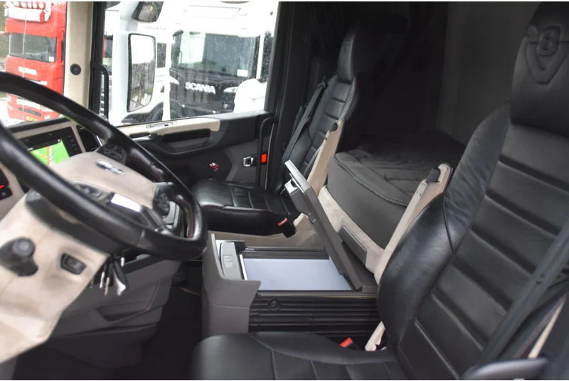 Scania S660 V8 NGS 4x2NB - NEW TACHO - RETARDER - FULL AIR - PARK. AIRCO - LEATHER SEATS - 2 x FUEL TANKS - ALCOA'S - LED - - Trekker: afbeelding 5 Scania S660 V8 NGS 4x2NB - NEW TACHO - RETARDER - FULL AIR - PARK. AIRCO - LEATHER SEATS - 2 x FUEL TANKS - ALCOA'S - LED - - Trekker: afbeelding 5