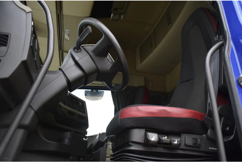 Volvo FH 500 Globetrotter 6x2/4 - EURO 6 - 769 TKM - AIRCO - 2 x FUEL TANKS - TOP CONDITION - - Trekker: afbeelding 4 Volvo FH 500 Globetrotter 6x2/4 - EURO 6 - 769 TKM - AIRCO - 2 x FUEL TANKS - TOP CONDITION - - Trekker: afbeelding 4