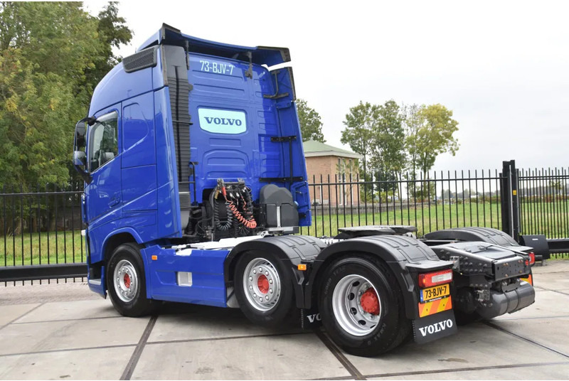Volvo FH 500 Globetrotter 6x2/4 - EURO 6 - 769 TKM - AIRCO - 2 x FUEL TANKS - TOP CONDITION - - Trekker: afbeelding 3 Volvo FH 500 Globetrotter 6x2/4 - EURO 6 - 769 TKM - AIRCO - 2 x FUEL TANKS - TOP CONDITION - - Trekker: afbeelding 3