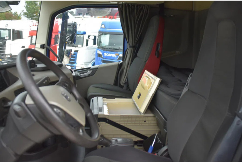 Volvo FH 500 Globetrotter 6x2/4 - EURO 6 - 769 TKM - AIRCO - 2 x FUEL TANKS - TOP CONDITION - - Trekker: afbeelding 5 Volvo FH 500 Globetrotter 6x2/4 - EURO 6 - 769 TKM - AIRCO - 2 x FUEL TANKS - TOP CONDITION - - Trekker: afbeelding 5