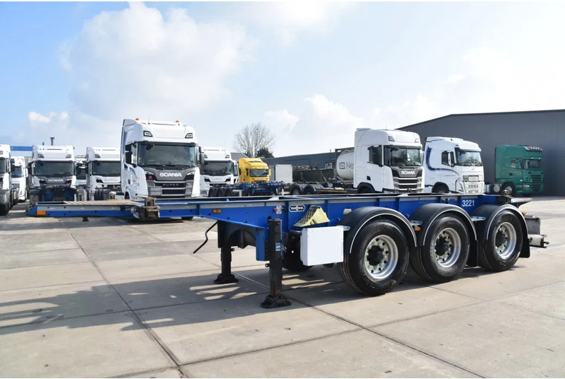 Van Hool A3C002 - ADR FL - 20 FT SWAP - LIFT AXLE - BPW AXLES - DISC BRAKES - 3180 KG EMPTY WEIGHT ! - Containertransporter/ Wissellaadbak oplegger: afbeelding 5 Van Hool A3C002 - ADR FL - 20 FT SWAP - LIFT AXLE - BPW AXLES - DISC BRAKES - 3180 KG EMPTY WEIGHT ! - Containertransporter/ Wissellaadbak oplegger: afbeelding 5