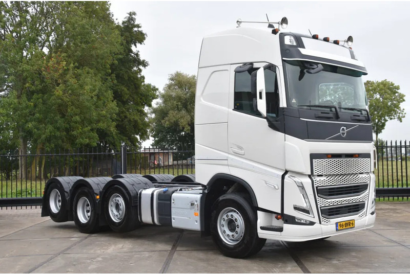 Volvo FH 500 Globe 8x2/4 - 147 TKM - PARK. AIRCO - 10 TONS FRONT AXLE - LEATHER SEATS - PTO - LED LIGHTS - TOP CONDITION - - Chassis vrachtwagen: afbeelding 1 Volvo FH 500 Globe 8x2/4 - 147 TKM - PARK. AIRCO - 10 TONS FRONT AXLE - LEATHER SEATS - PTO - LED LIGHTS - TOP CONDITION - - Chassis vrachtwagen: afbeelding 1