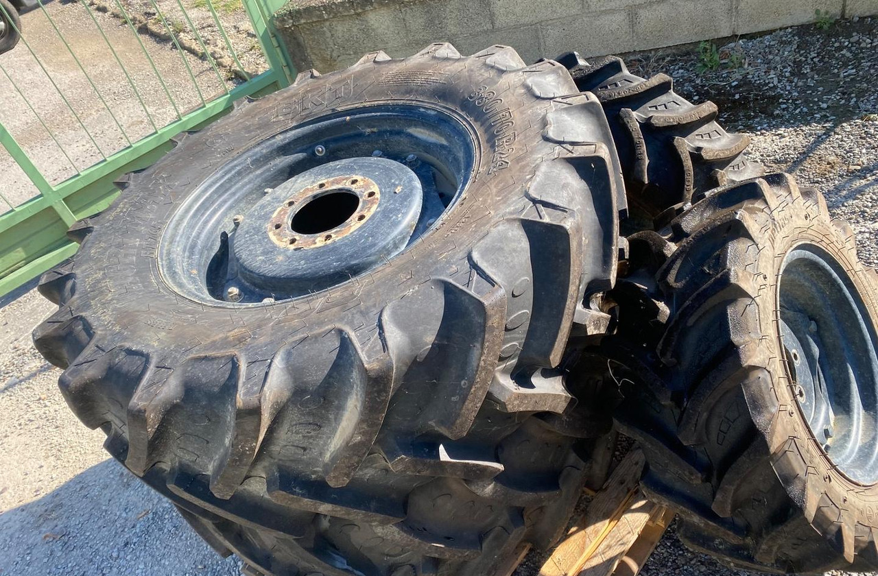 Pneumatico trattore - Complete wiel voor Tractor: afbeelding 1 Pneumatico trattore - Complete wiel voor Tractor: afbeelding 1