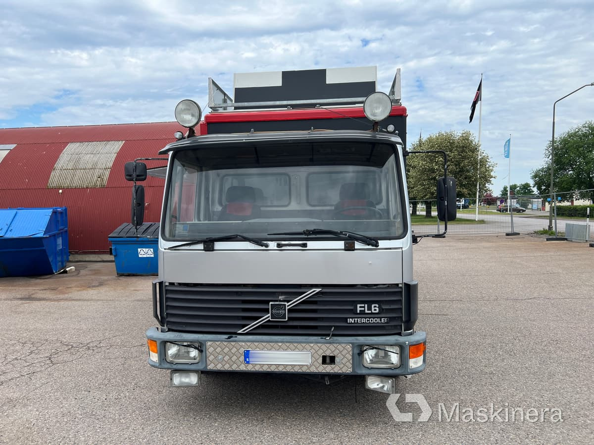 Foodtruck Volvo FL611 4X2 - Zelfrijdende verkoopwagen: afbeelding 2 Foodtruck Volvo FL611 4X2 - Zelfrijdende verkoopwagen: afbeelding 2