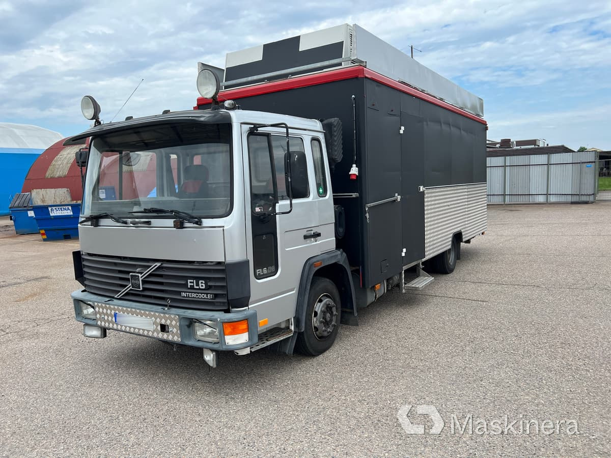Foodtruck Volvo FL611 4X2 - Zelfrijdende verkoopwagen: afbeelding 1 Foodtruck Volvo FL611 4X2 - Zelfrijdende verkoopwagen: afbeelding 1