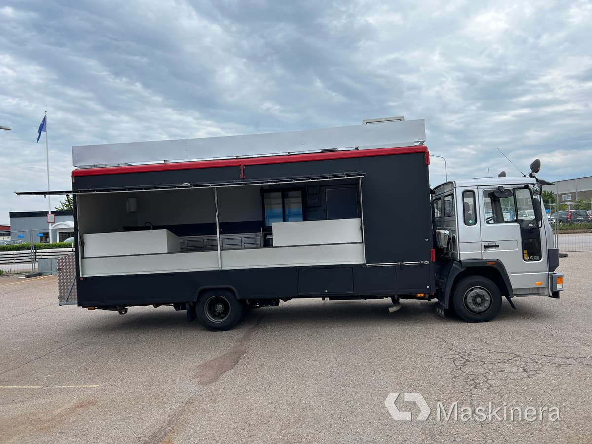Foodtruck Volvo FL611 4X2 - Zelfrijdende verkoopwagen: afbeelding 4 Foodtruck Volvo FL611 4X2 - Zelfrijdende verkoopwagen: afbeelding 4