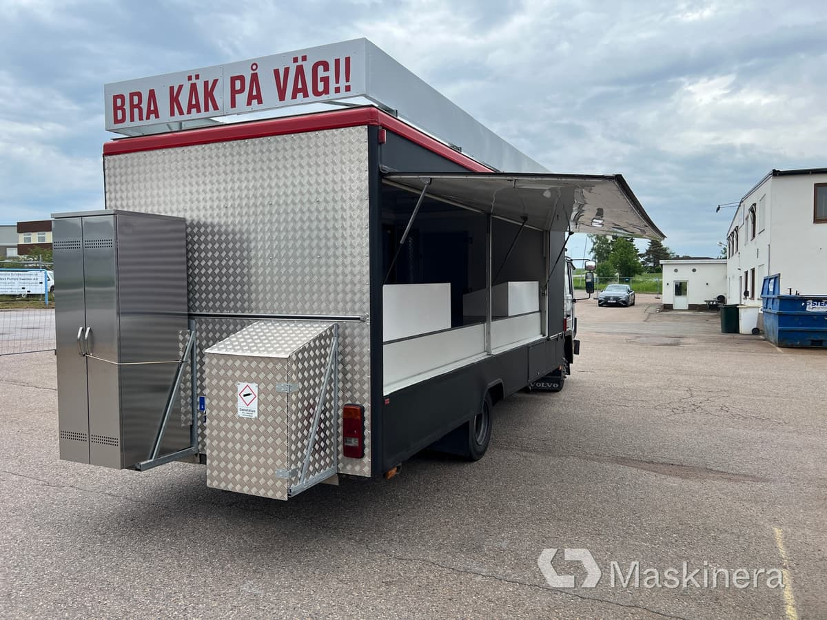Foodtruck Volvo FL611 4X2 - Zelfrijdende verkoopwagen: afbeelding 5 Foodtruck Volvo FL611 4X2 - Zelfrijdende verkoopwagen: afbeelding 5