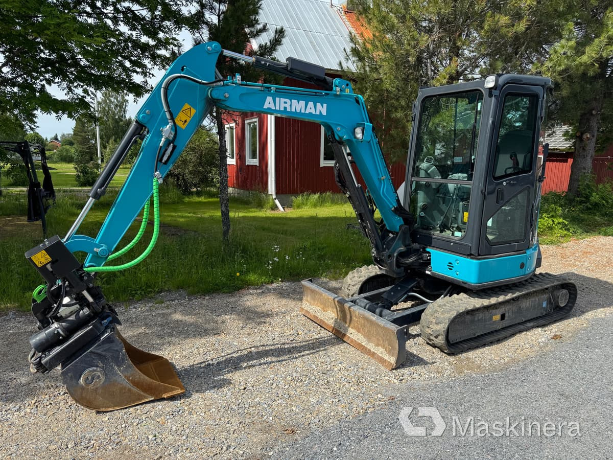 Grävmaskin Airman AX33u-7 med tillbehör - Rupsgraafmachine: afbeelding 1 Grävmaskin Airman AX33u-7 med tillbehör - Rupsgraafmachine: afbeelding 1