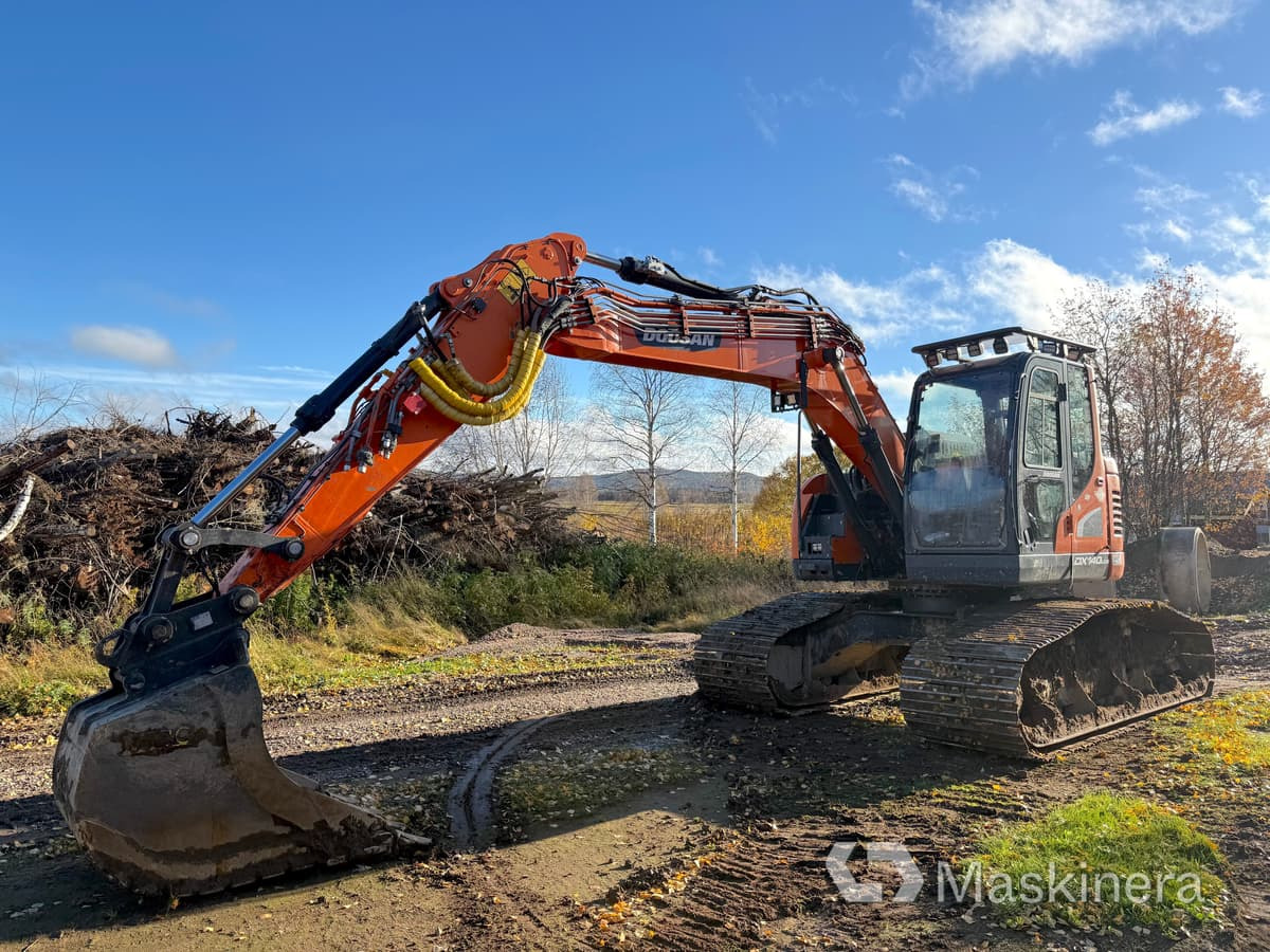 Grävmaskin Doosan DX140LCR-5 / Skördaraggregat 25RH - Rupsgraafmachine: afbeelding 1 Grävmaskin Doosan DX140LCR-5 / Skördaraggregat 25RH - Rupsgraafmachine: afbeelding 1