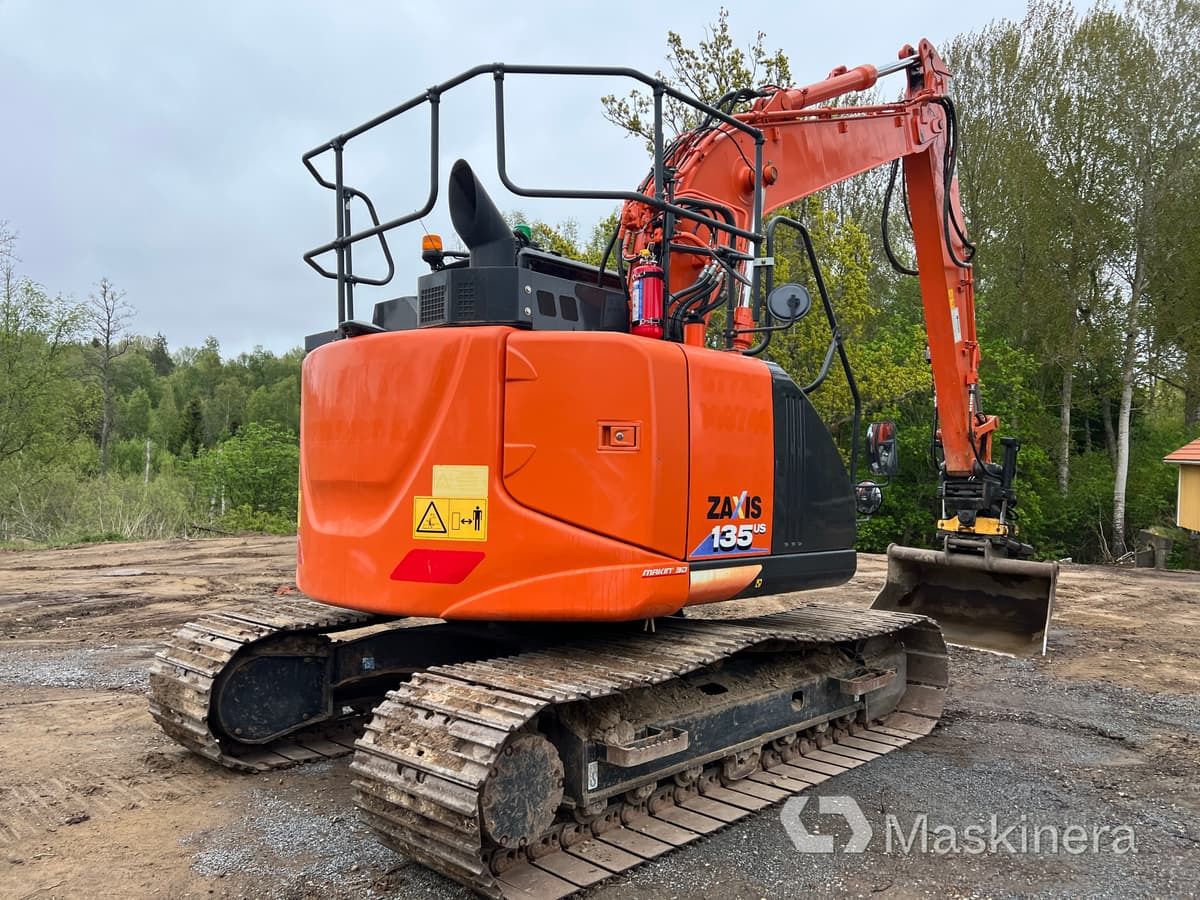 Grävmaskin Hitachi ZX135US-6 med tillbehör - Rupsgraafmachine: afbeelding 5 Grävmaskin Hitachi ZX135US-6 med tillbehör - Rupsgraafmachine: afbeelding 5