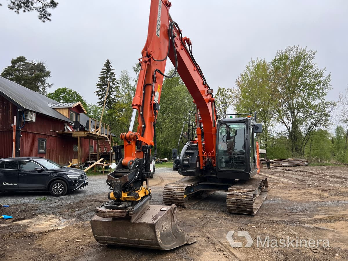 Grävmaskin Hitachi ZX135US-6 med tillbehör - Rupsgraafmachine: afbeelding 2 Grävmaskin Hitachi ZX135US-6 med tillbehör - Rupsgraafmachine: afbeelding 2