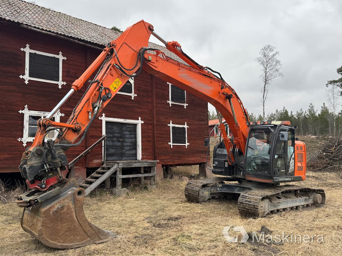 Grävmaskin Hitachi ZX225USLC-5B med redskap - Rupsgraafmachine: afbeelding 1 Grävmaskin Hitachi ZX225USLC-5B med redskap - Rupsgraafmachine: afbeelding 1