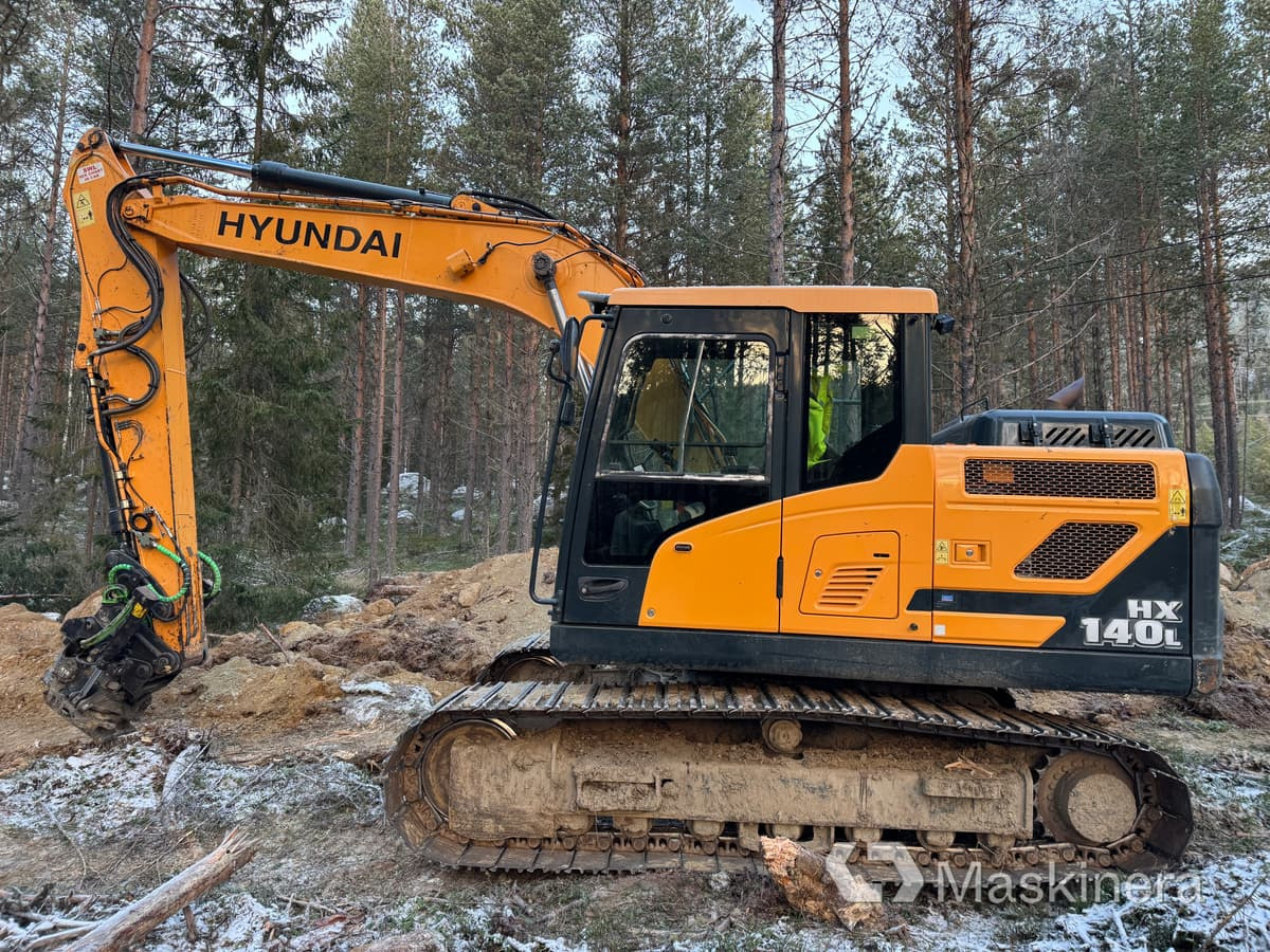 Hyundai HX 140 L Grävmaskin Hyundai HX140 L med tillbehör - Rupsgraafmachine: afbeelding 2 Hyundai HX 140 L Grävmaskin Hyundai HX140 L med tillbehör - Rupsgraafmachine: afbeelding 2