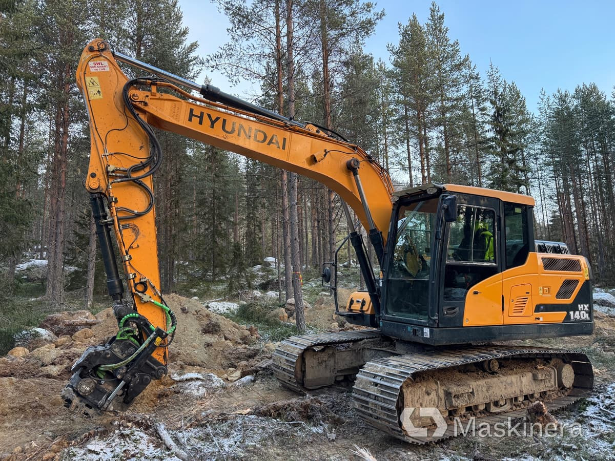 Hyundai HX 140 L Grävmaskin Hyundai HX140 L med tillbehör - Rupsgraafmachine: afbeelding 1 Hyundai HX 140 L Grävmaskin Hyundai HX140 L med tillbehör - Rupsgraafmachine: afbeelding 1