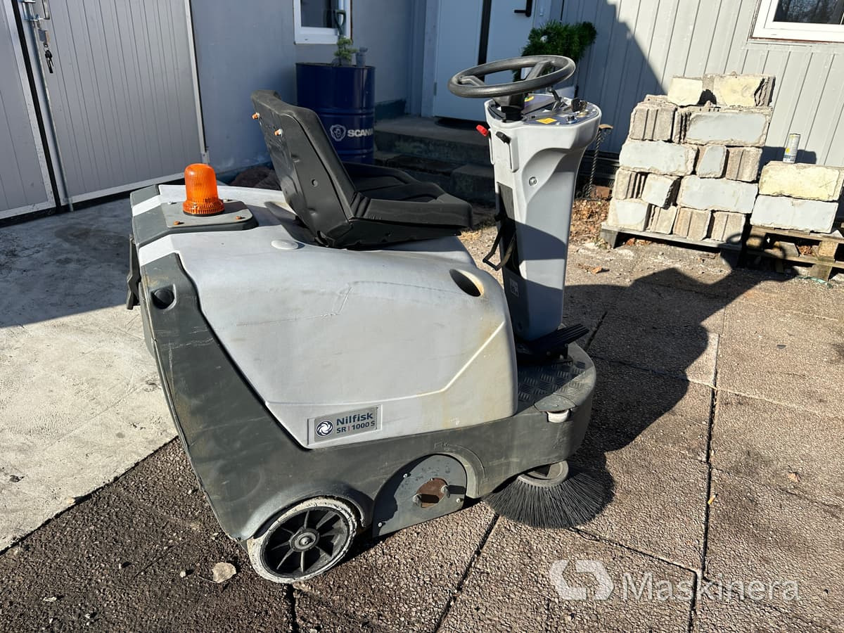 Nilfisk SR1000S B Sopmaskin Nilfisk SR1000S - Veegwagen: afbeelding 2 Nilfisk SR1000S B Sopmaskin Nilfisk SR1000S - Veegwagen: afbeelding 2