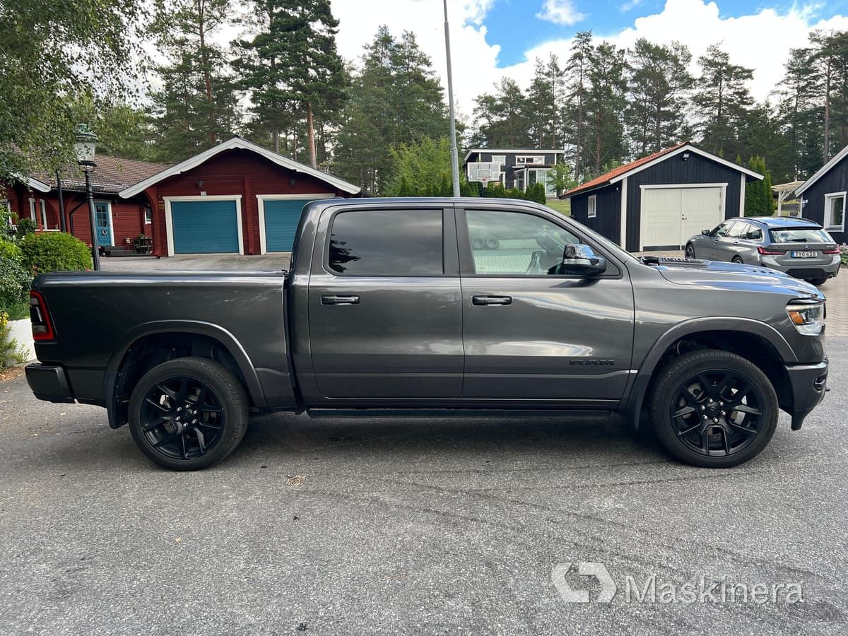 Pickup Dodge Ram 1500 - Gesloten bestelwagen: afbeelding 2 Pickup Dodge Ram 1500 - Gesloten bestelwagen: afbeelding 2