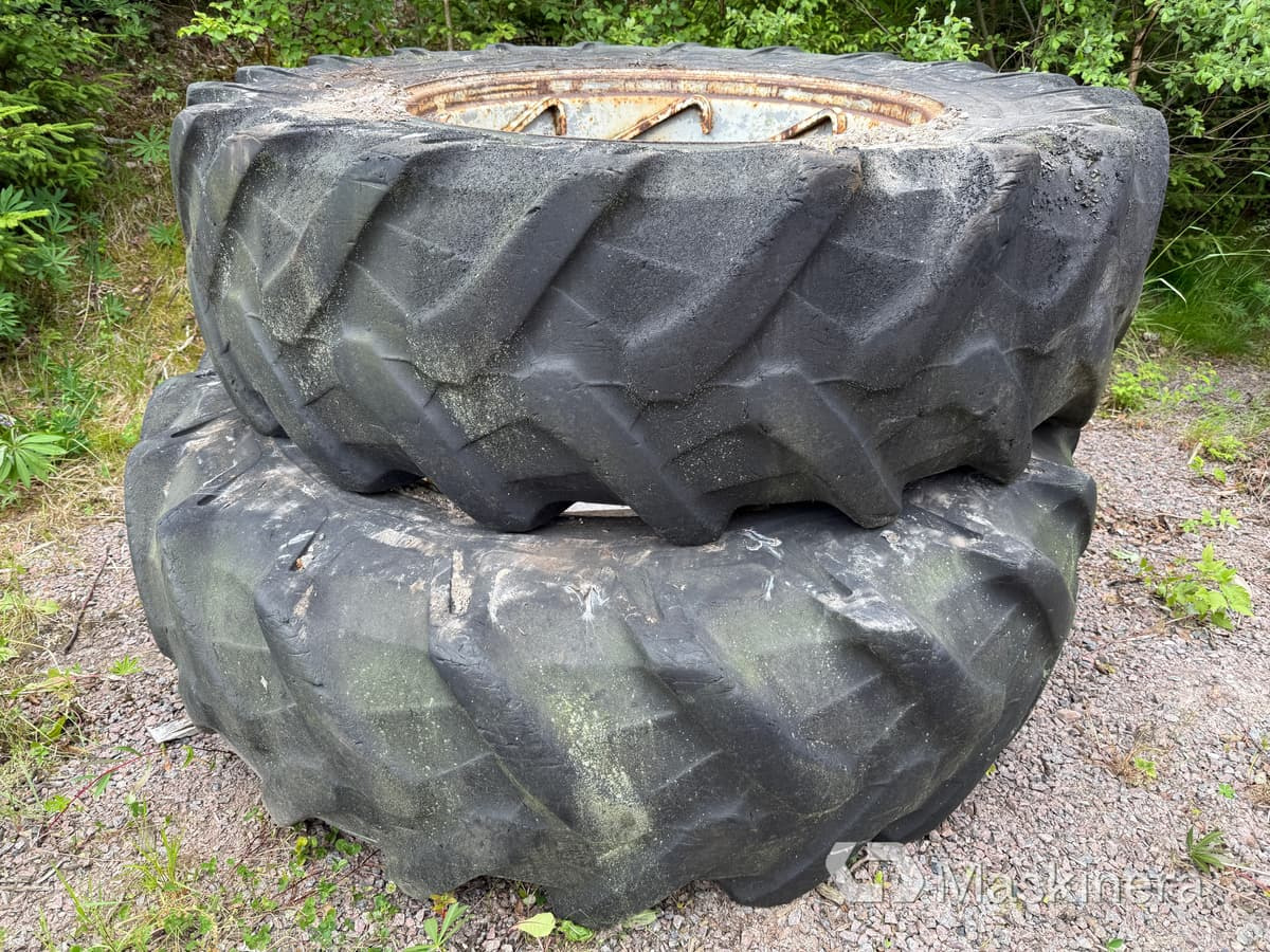 Pirelli 20.8 R 38 Traktordäck med Fälgbanor 20.8 R 38 - Complete wiel: afbeelding 2 Pirelli 20.8 R 38 Traktordäck med Fälgbanor 20.8 R 38 - Complete wiel: afbeelding 2
