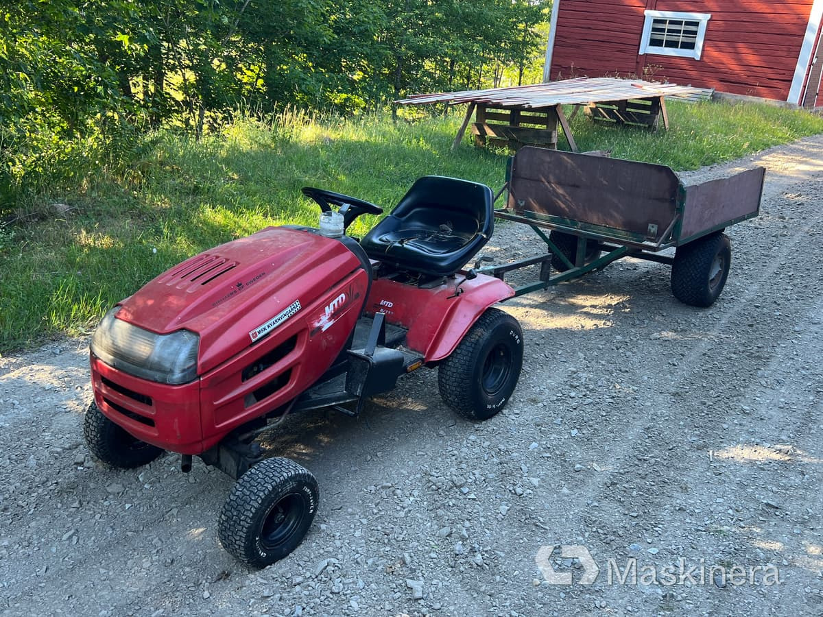 Trädgårdstraktor MTD B/115 med tippvagn - Tractor: afbeelding 1 Trädgårdstraktor MTD B/115 med tippvagn - Tractor: afbeelding 1