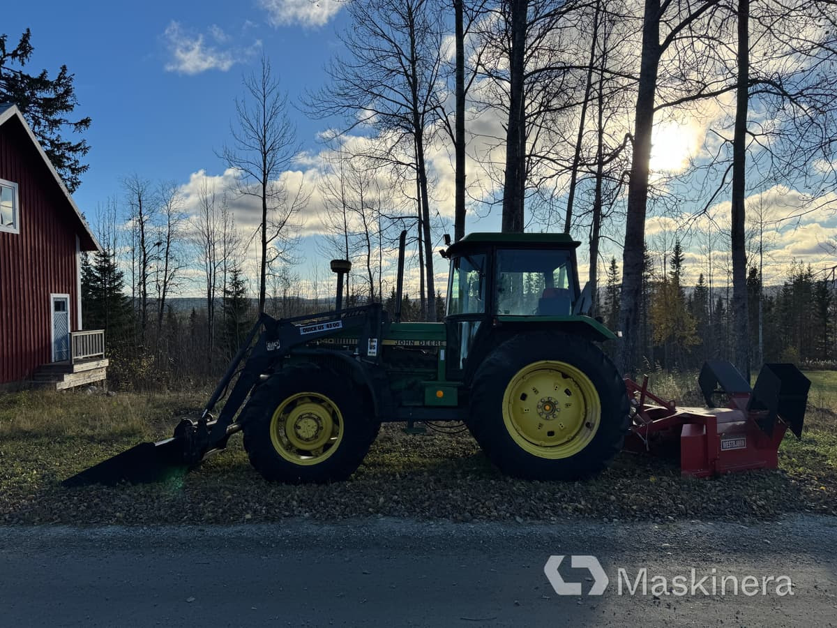 Traktor John Deere 3040 Mfwd med tillbehör - Tractor: afbeelding 2 Traktor John Deere 3040 Mfwd med tillbehör - Tractor: afbeelding 2