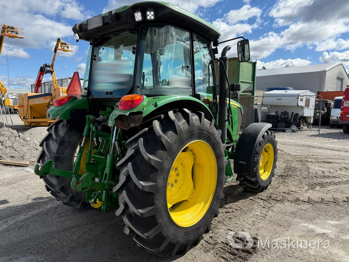 Traktor John Deere 5075M med snöutrustning - Tractor: afbeelding 5 Traktor John Deere 5075M med snöutrustning - Tractor: afbeelding 5