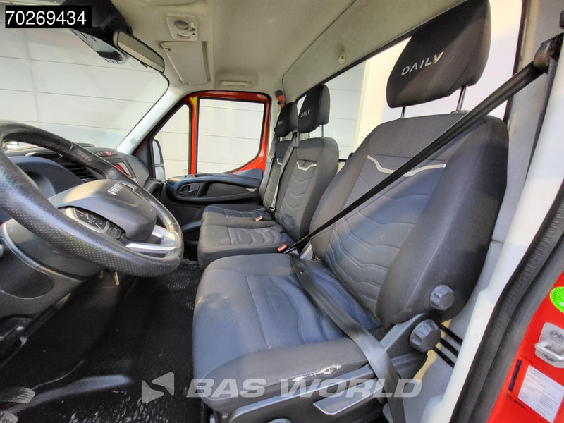 Interieur foto 3: Trekker Iveco Daily BE Combinatie Automaat Euro6 Gesloten laadbak Laadklep BE COMBI Trekker Oplegger 30Cruise control