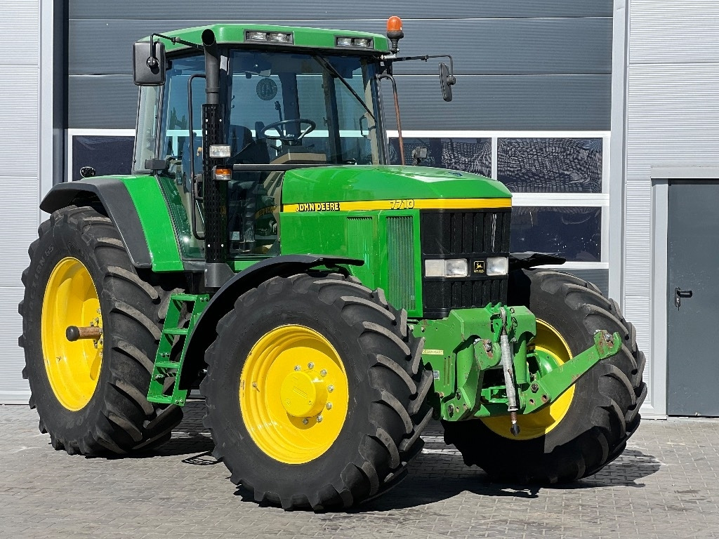 John Deere 7710 PQ - Tractor: afbeelding 1 John Deere 7710 PQ - Tractor: afbeelding 1