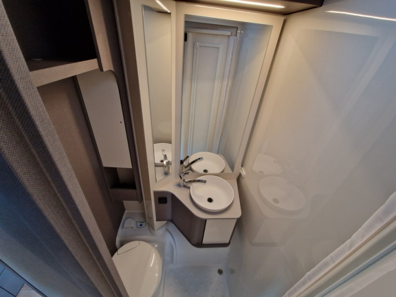 Etrusco T 6.9 SB - Half integraal camper: afbeelding 2 Etrusco T 6.9 SB - Half integraal camper: afbeelding 2