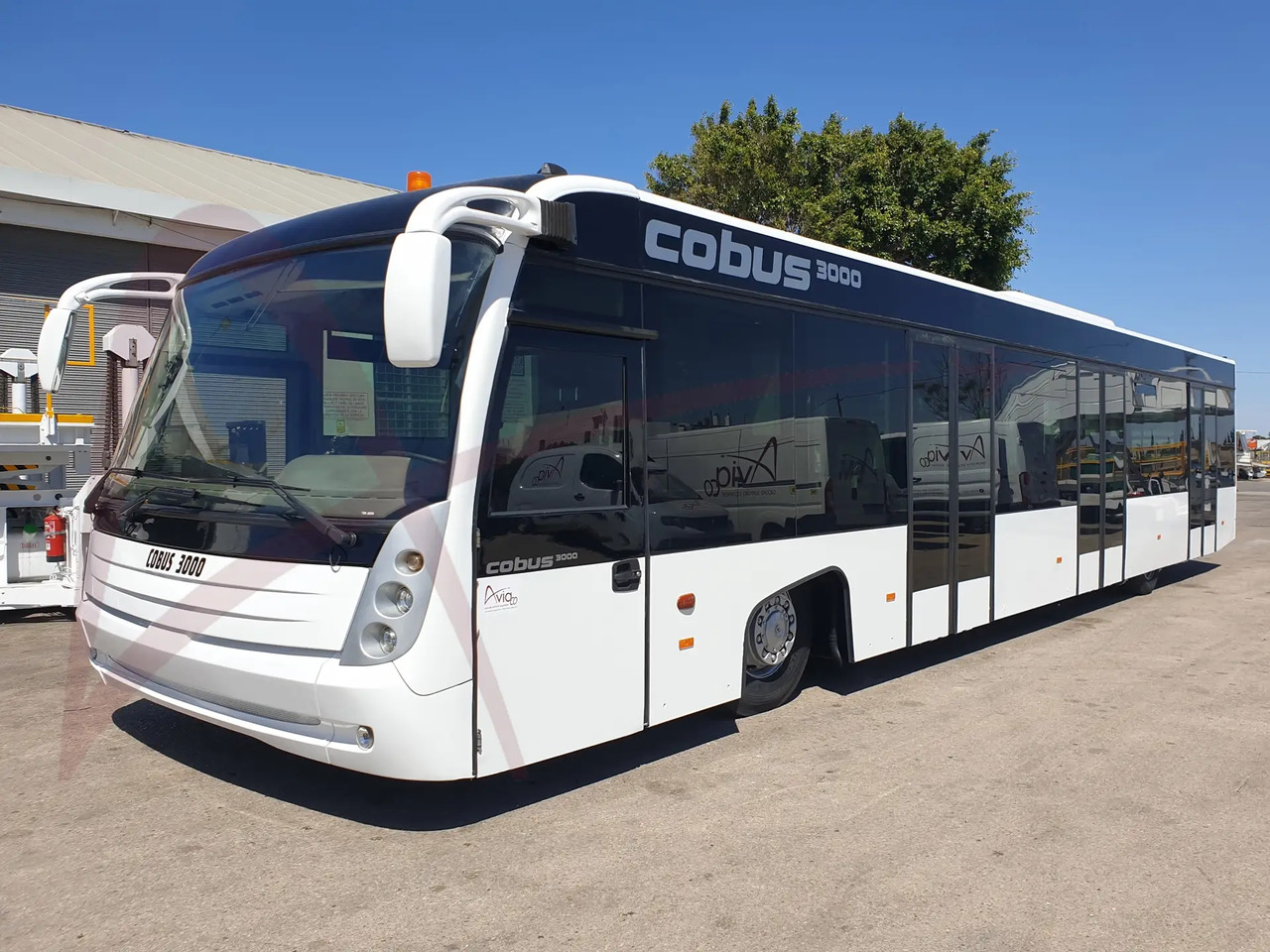 CONTRAC COBUS 3000 - Luchthaven bus: afbeelding 1 CONTRAC COBUS 3000 - Luchthaven bus: afbeelding 1