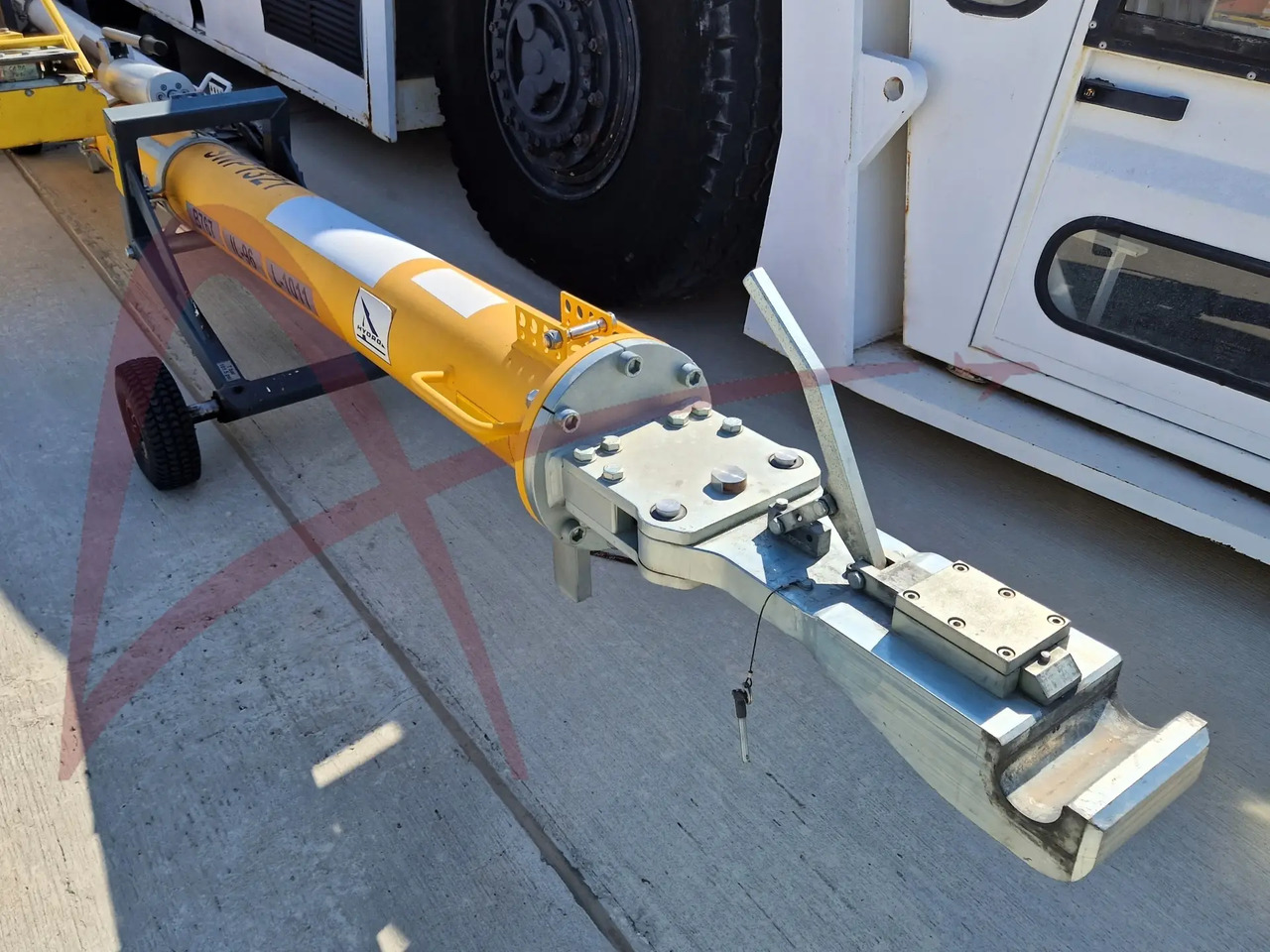 HYDRO TOWUNIV-4S - Ground support equipment: afbeelding 1 HYDRO TOWUNIV-4S - Ground support equipment: afbeelding 1