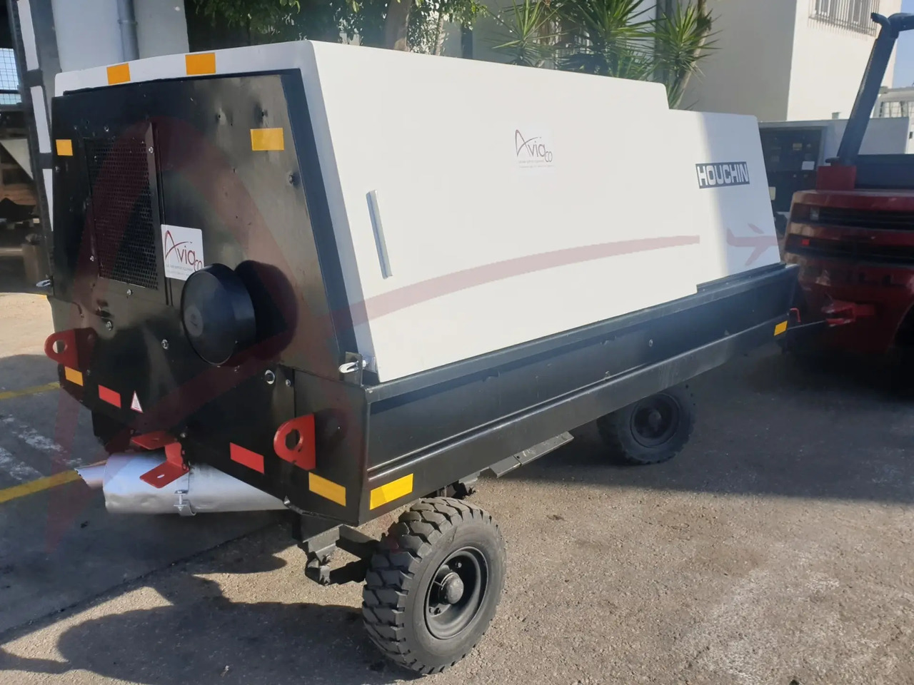 HOUCHIN D690 SV - Ground power unit: afbeelding 1 HOUCHIN D690 SV - Ground power unit: afbeelding 1