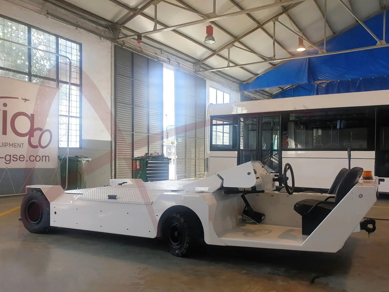 LEKTRO AP8950SD - Vliegtuigtrekker: afbeelding 1 LEKTRO AP8950SD - Vliegtuigtrekker: afbeelding 1