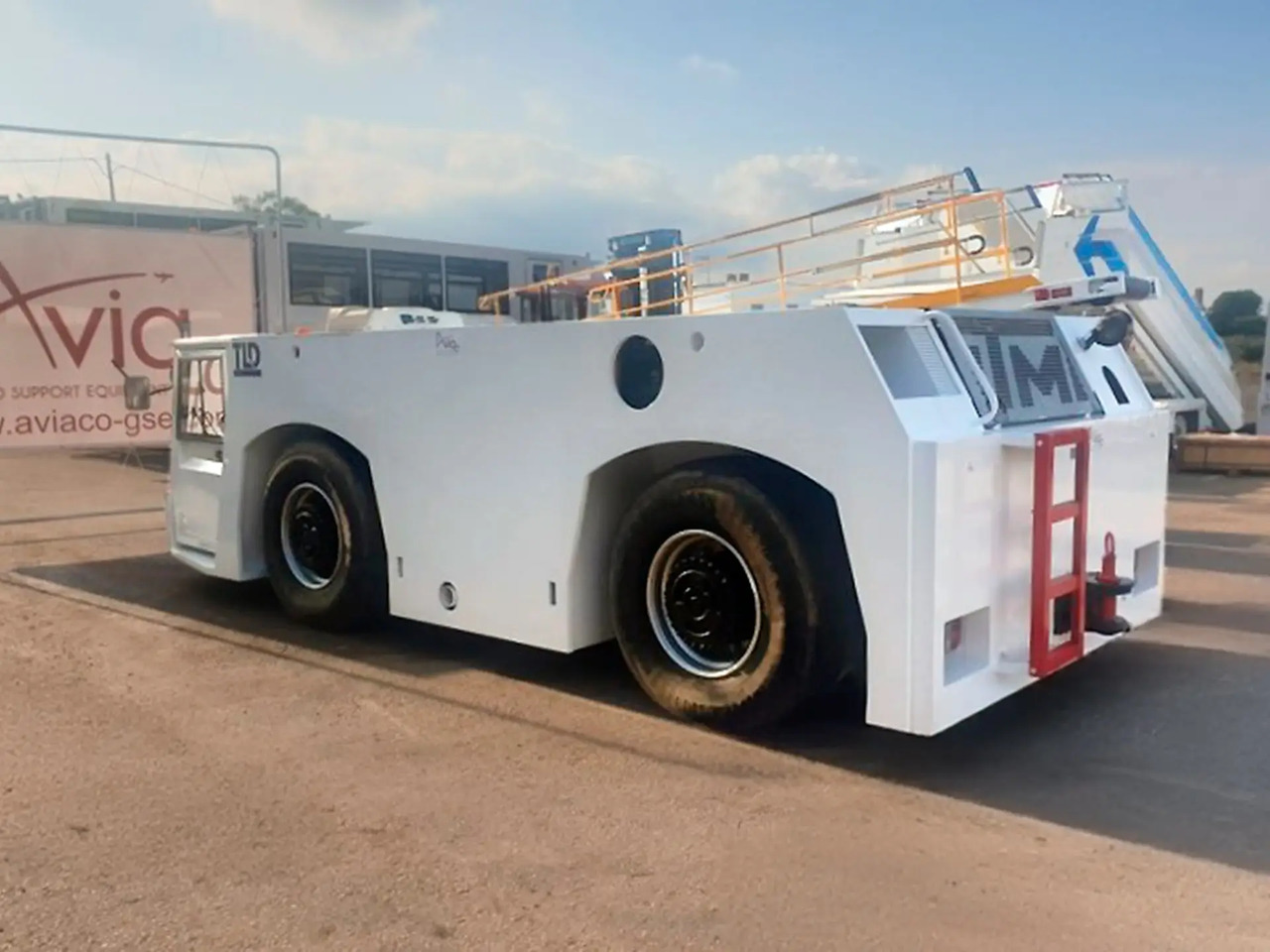 TLD TMX-400 - Vliegtuigtrekker: afbeelding 3 TLD TMX-400 - Vliegtuigtrekker: afbeelding 3