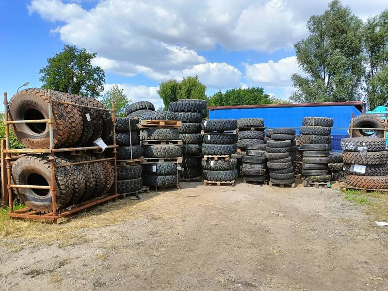 Banden landbouwbanden michelin dunlop 9.5R17.5 + 2 - Banden en velgen voor Bouwmachine: afbeelding 1 Banden landbouwbanden michelin dunlop 9.5R17.5 + 2 - Banden en velgen voor Bouwmachine: afbeelding 1