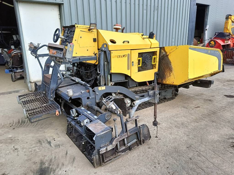 Bomag BF 223 C asfalteermachine asphalt paver dynamo - Asfaltafwerkmachine: afbeelding 1 Bomag BF 223 C asfalteermachine asphalt paver dynamo - Asfaltafwerkmachine: afbeelding 1