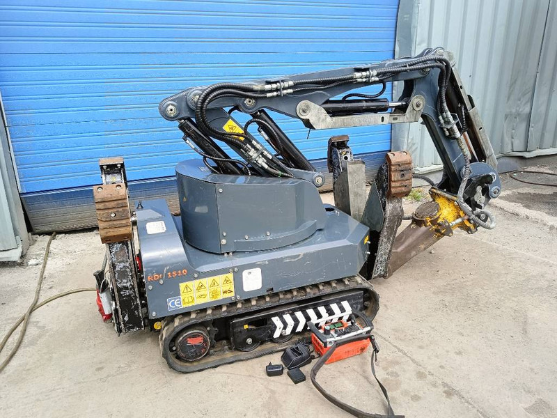 Brokk euroimplementos RDC1510 180 husqvarna robot remote - Rupsgraafmachine: afbeelding 1 Brokk euroimplementos RDC1510 180 husqvarna robot remote - Rupsgraafmachine: afbeelding 1