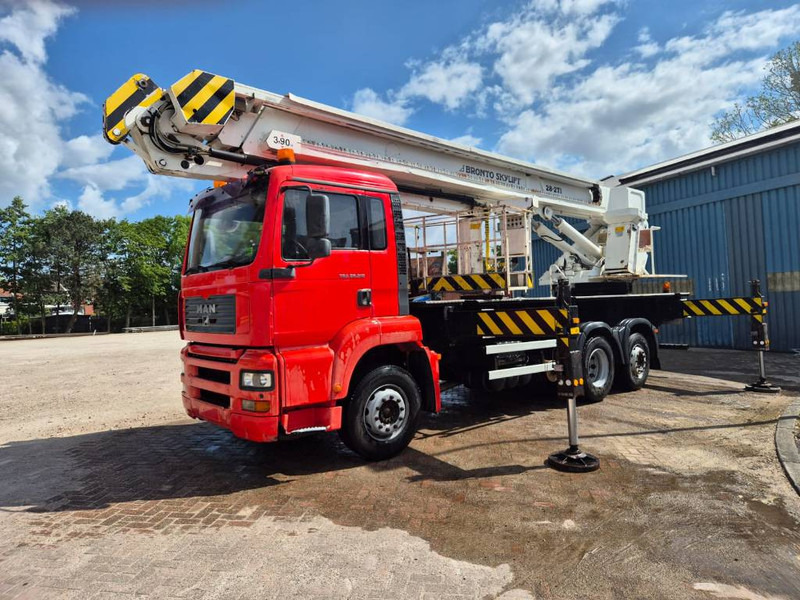 Bronto skylift 28-2T1 28 m hi lift hoogwerker MAN TGA 26. - Vrachtwagen hoogwerker: afbeelding 3 Bronto skylift 28-2T1 28 m hi lift hoogwerker MAN TGA 26. - Vrachtwagen hoogwerker: afbeelding 3