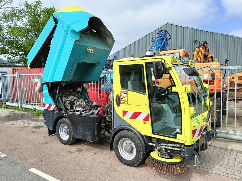 Bucher CityCat 2020 vacuum water bezemwagen veegmachine - Veegwagen: afbeelding 2 Bucher CityCat 2020 vacuum water bezemwagen veegmachine - Veegwagen: afbeelding 2