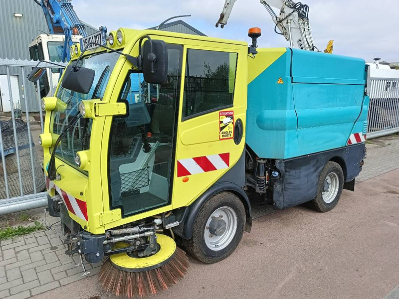 Bucher CityCat 2020 vacuum water bezemwagen veegmachine - Veegwagen: afbeelding 1 Bucher CityCat 2020 vacuum water bezemwagen veegmachine - Veegwagen: afbeelding 1